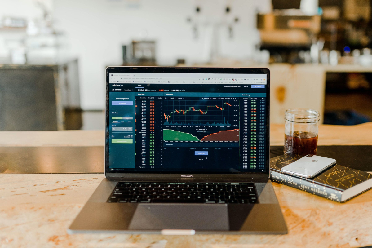 Få udviklet dit eget software til investeringsanalyse - sådan gør du